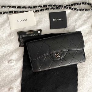 CHANEL Black Quilted Key & Card Holder